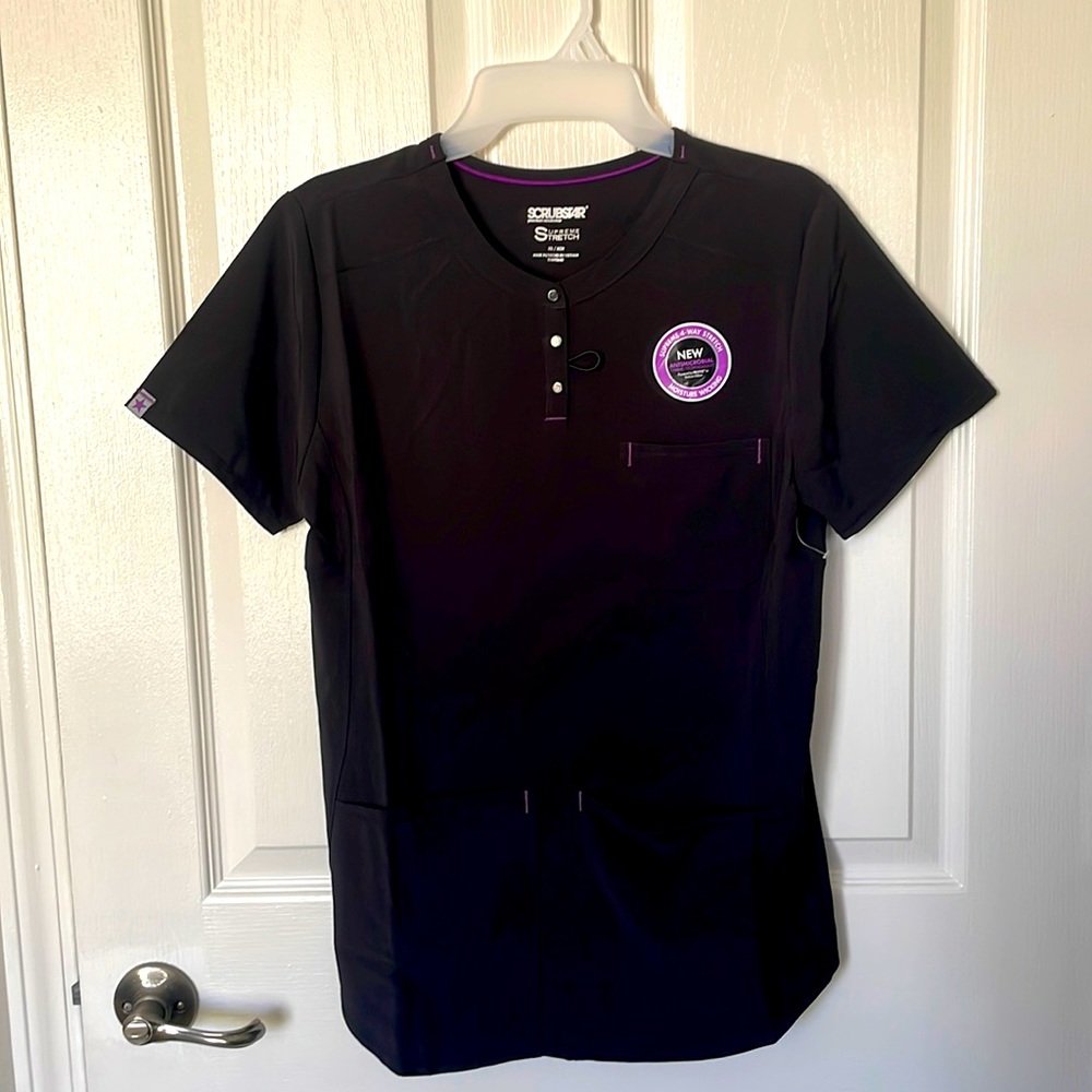 Women’s scrub top